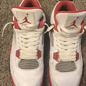 Fire red jordan 4 size 10.5